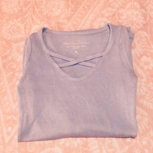 An XXS Hollister long sleeve shirt. - Picture 2 of 2